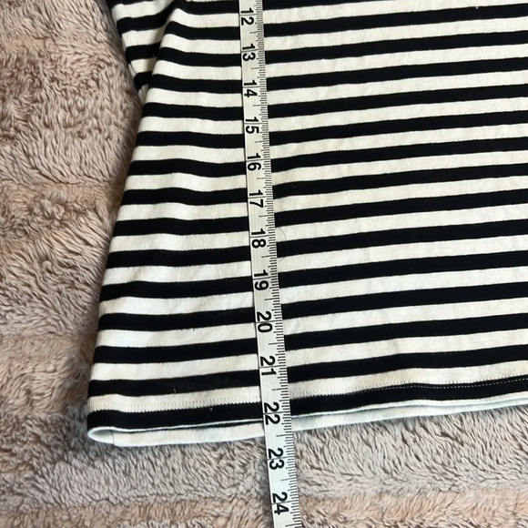 Cute striped tee with embroidered “amour” in red - Picture 4 of 6